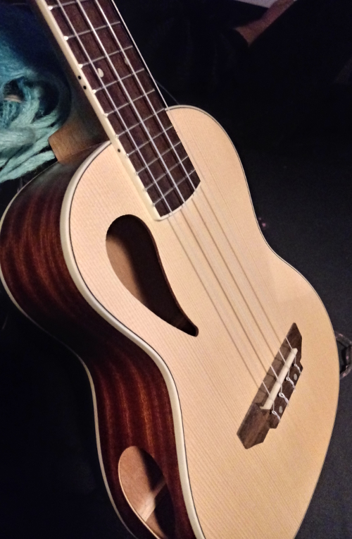 Concert ukulele